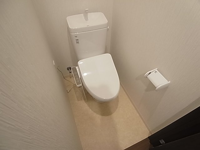 神戸市兵庫区荒田町１丁目の賃貸マンションのトイレ|ウォシュレット付