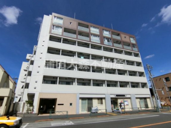 コンフォリア大森町の外観|2007年2月築　RC鉄筋コンクリート造地上7階地下1階建て1R～1LDK総戸数44戸
京急本線大森町駅最寄りの東京都大田区大森西4丁目！東邦医大とショッピング施設マチノマ至近の立地！
