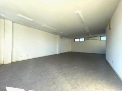 植松町貸事務所の内装