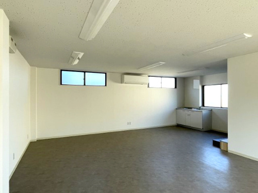 植松町貸事務所の内装