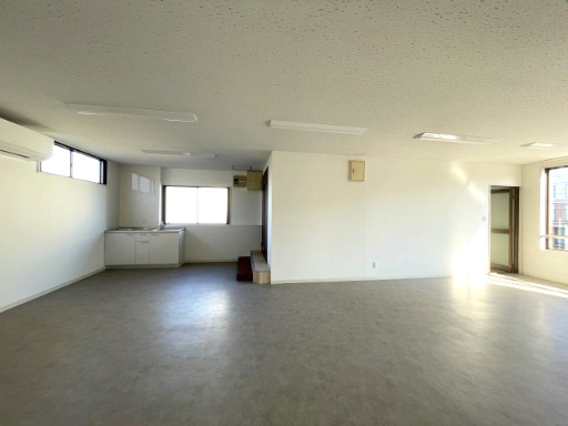 植松町貸事務所の内装