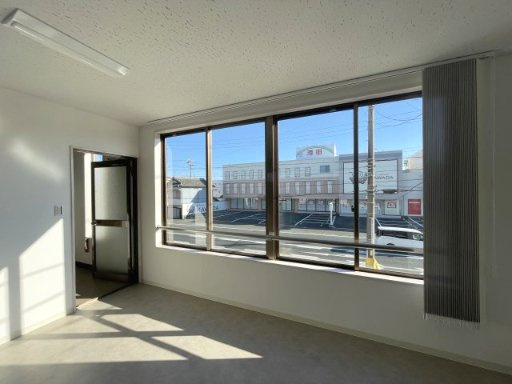 植松町貸事務所の内装