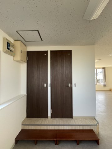 植松町貸事務所の内装