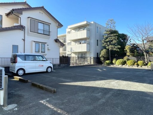 植松町貸事務所の駐車場
