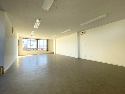 植松町貸事務所の内装