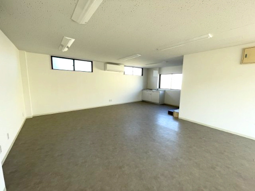 植松町貸事務所の内装