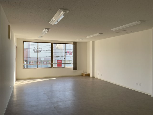 植松町貸事務所の内装