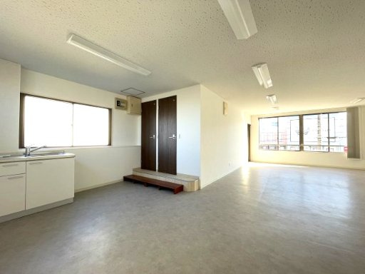 植松町貸事務所の内装