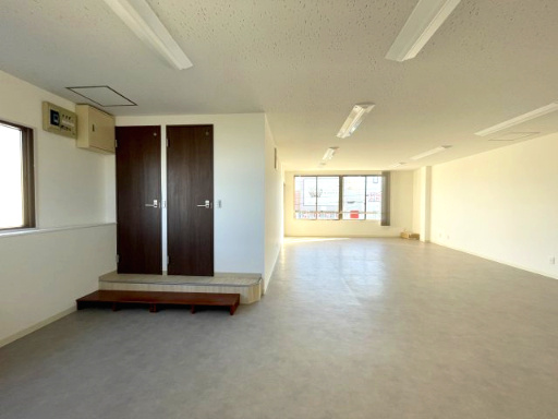 植松町貸事務所の内装