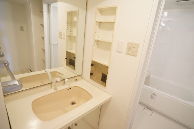 【独立洗面台】 | 独立洗面台あり、毎朝おしゃれに忙しい女性の方におすすめです
