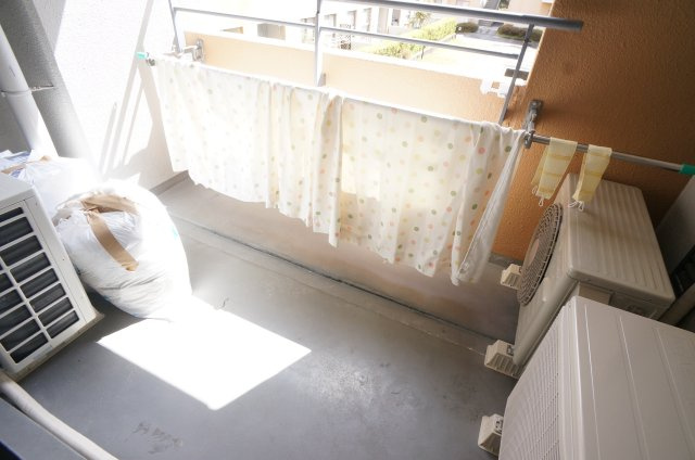 【バルコニー】 | 暖かな日差しのふりそそぐバルコニー