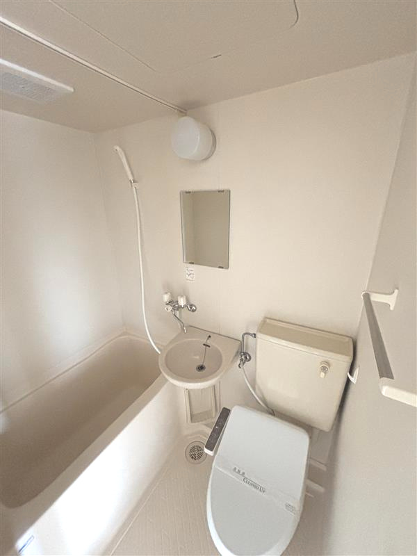 八洋八王子ビルの浴室|トイレです