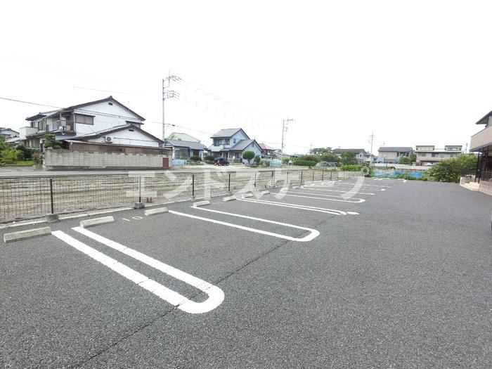 アロッジオ城川の駐車場|高崎、前橋、伊勢崎エリアのお部屋探しはエンドスケープまで！お客様の理想お聞かせ下さい♪
