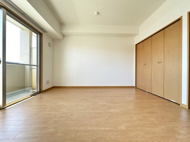 エルフィーノの洋室