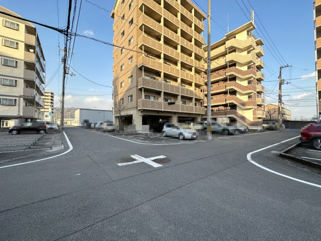 エルフィーノの駐車場