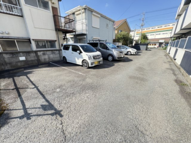 ハイレックスシャトーの駐車場