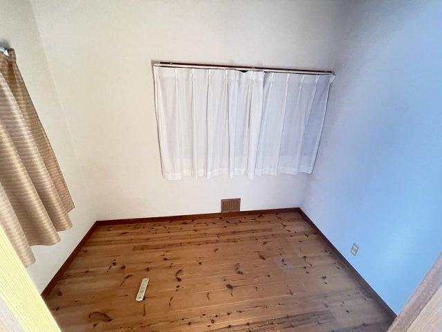 【洋室】 | 中古戸建：熊谷市久下 | 現地２F洋室（2024年12月20日）撮影