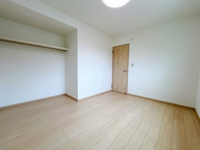 【完成予想図】 | 【2号棟　LDK　家具設置イメージ】
※画像内の家具家電はCGで作成したイメージです。実際の物件には付帯致しません。