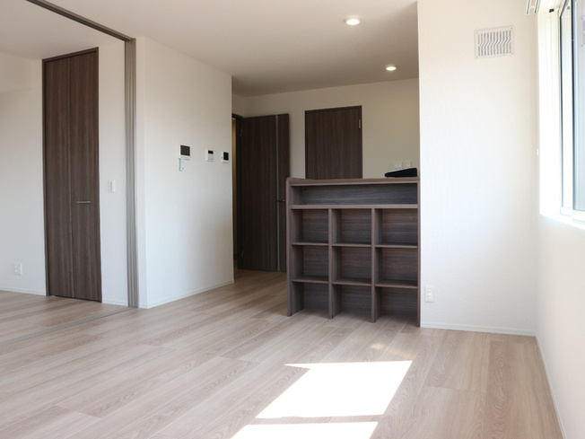 【居間・リビング】 | ＢＲＡＮＳＩＡ目川 | こちらの居間で趣味の時間をお楽しみください