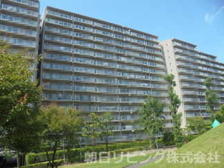 【外観】 | 大切なペットと一緒に暮らすことができる、ペット飼育可能(細則有り)なマンションです。