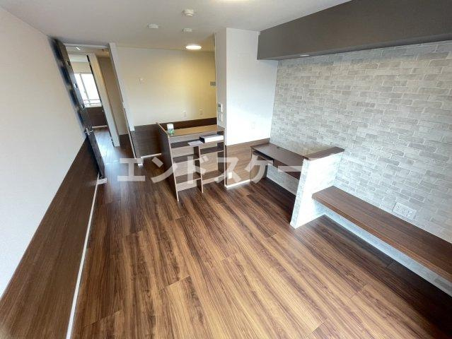 メゾンレジデンスの居間・リビング|高崎、前橋、伊勢崎エリアのお部屋探しはエンドスケープまで！お客様の理想お聞かせ下さい♪