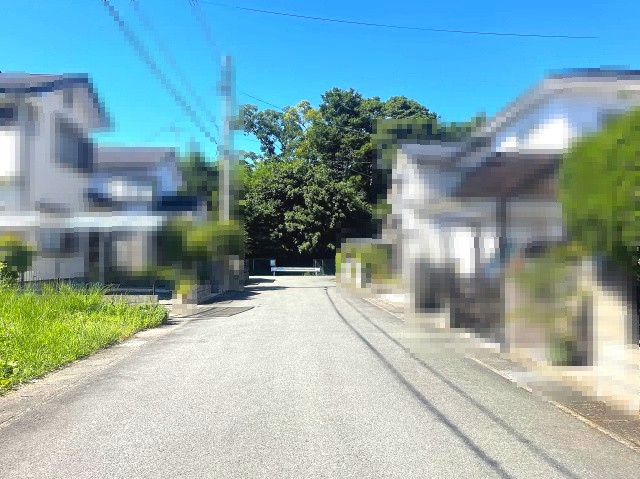 高島市鴨川平2丁目54坪土地の前面道路含む現地写真