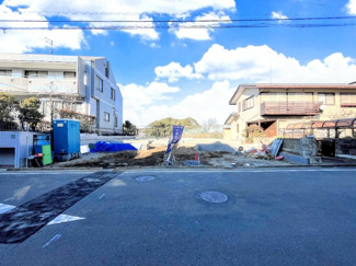 【外観】 | ◆一戸建てを中心とした街並みが整然と続き、周辺は高い建物が建っていないので、緑の多い閑静な趣を感じる環境です。街並みや周辺環境も重要なポイントです！！