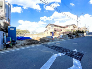 【前面道路含む現地写真】 | ◆前面道路も幅員があり車の運転も安心！前面道路は閑静な住宅地。車通りの少ない道路です。お子様にも安心です。