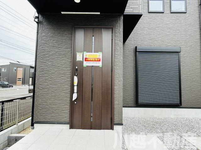 スーパーマーケット徒歩5分の玄関|お子様が飽きない環境が整っています