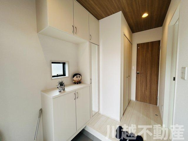 スーパーマーケット徒歩5分の玄関|お住み替え相談も得意です