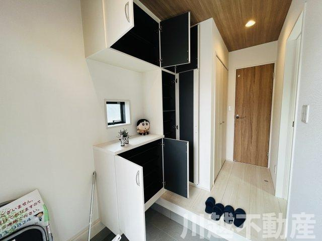 スーパーマーケット徒歩5分の玄関|不動産売却相談賜ります