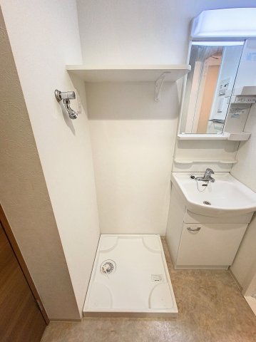 EDIAN武蔵小山のその他|室内洗濯機置き場　※同建物ほかのお部屋の写真です。