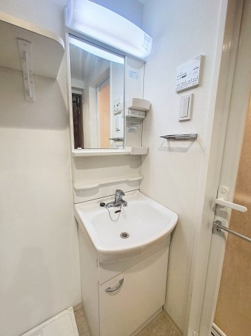 EDIAN武蔵小山の独立洗面台|※同建物ほかのお部屋の写真です。