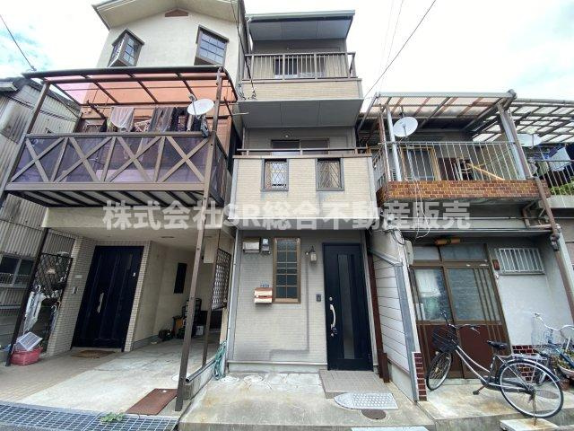 上小阪3丁目中古戸建の外観|キッチン、洗面台、トイレが2ヵ所にあり2世帯住宅としてもお使いいただけます♪