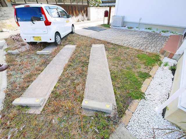 佐紀町店舗の駐車場