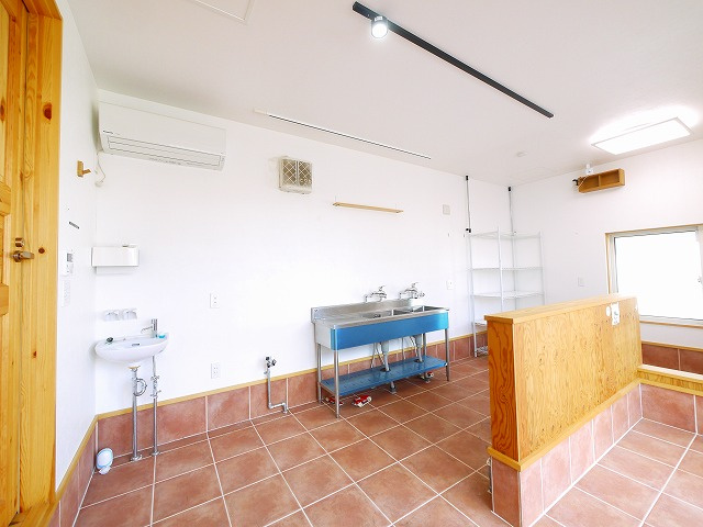 佐紀町店舗の内装