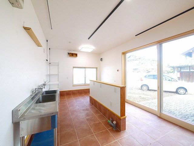 佐紀町店舗のロビー