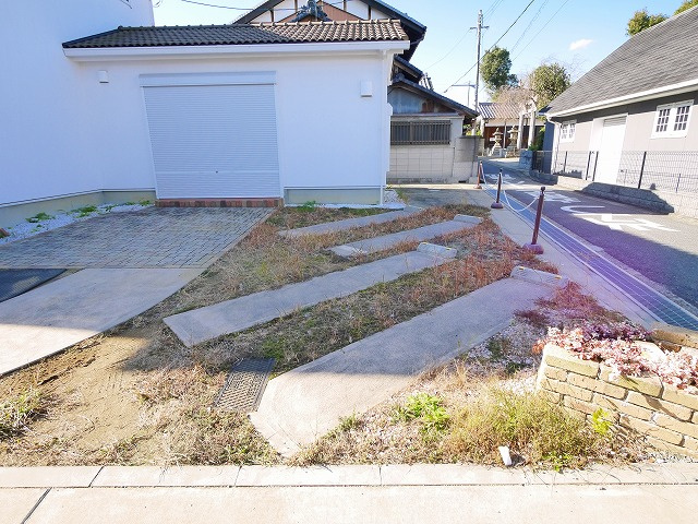 佐紀町店舗の駐車場