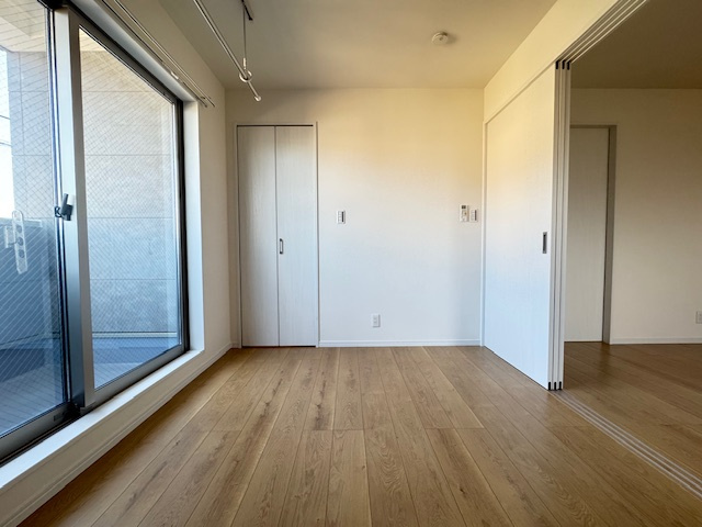 アリビオサカイタカマツの洋室