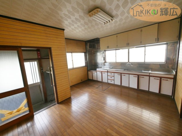 【居間・リビング】 | 高砂市中島1丁目　中古戸建