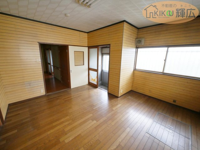 【居間・リビング】 | 高砂市中島1丁目　中古戸建