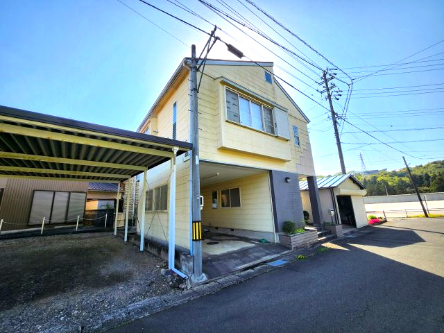 新城市長篠字殿関の前面道路含む現地写真