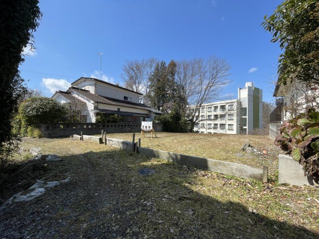 須賀川市栗谷沢　売地の外観|南側の前面道路は現在狭めなので軽自動車や軽トラは入れる状況です