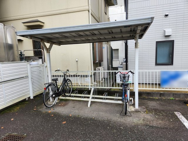 スカイビレッジAISEIの駐輪場