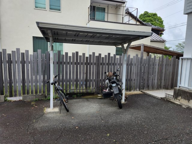 スカイビレッジAISEIの駐輪場