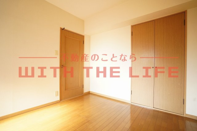 グリーンハイツ(上津）【キャッシュバック対象物件】の寝室|落ち着いた色調の寝室です
