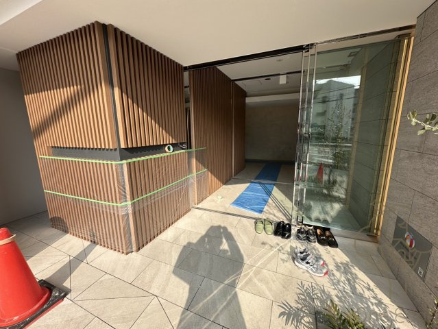 シーズンフラッツ梅田EASTのエントランス