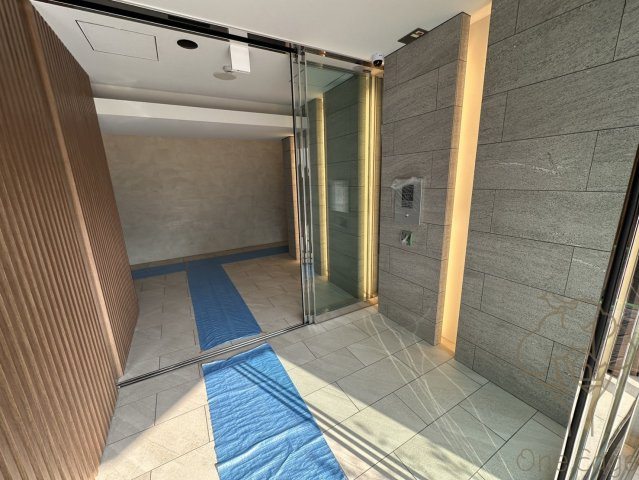 シーズンフラッツ梅田EASTのロビー