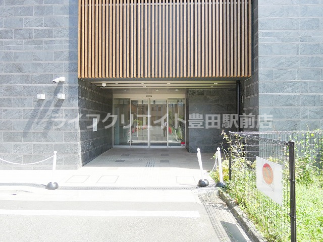 マイコート日野新町のエントランス