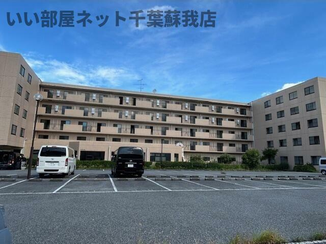 フェリス辰巳台の駐車場